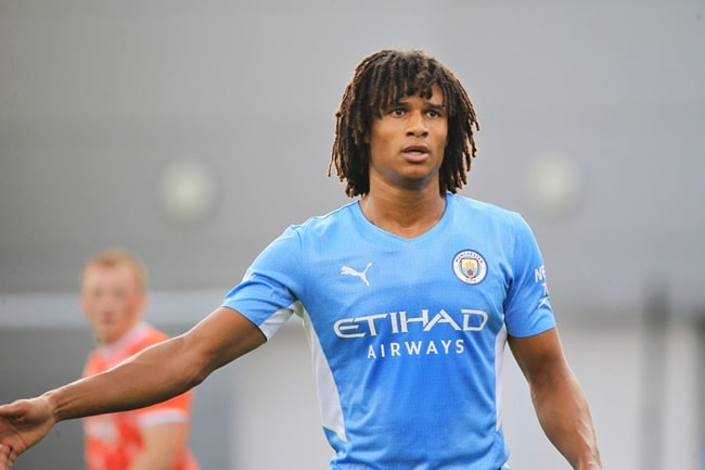 Chelsea đụng độ đại gia ở thương vụ Nathan Ake - Bóng Đá