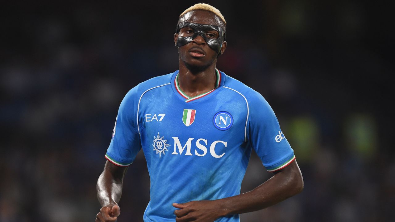 Victor Osimhen của SSC Napoli trong trận đấu Serie A TIM giữa SSC Napoli và Udinese Calcio tại Stadio Diego Armando Maradona Naples Italy vào ngày 27 tháng 9 năm 2023. (Ảnh của Franco Romano/NurPhoto qua Getty Images)