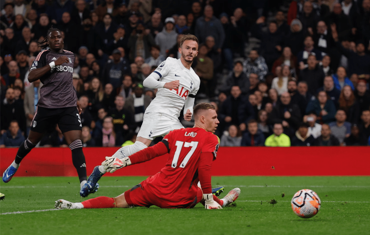 Maddison nâng tỷ số lên 2-0 cho Tottenham sau sai lầm của Calvin Bassey (trái). Ảnh: Reuters