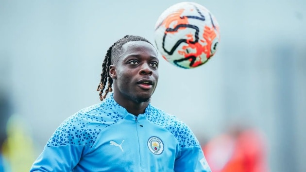 Jeremy Doku nói rằng Manchester City cần tiếp tục chứng minh họ là