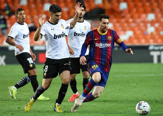 Lionel Messi is the first player to score a direct free kick goal & miss a penalty shot both in a single #LaLiga away - Bóng Đá