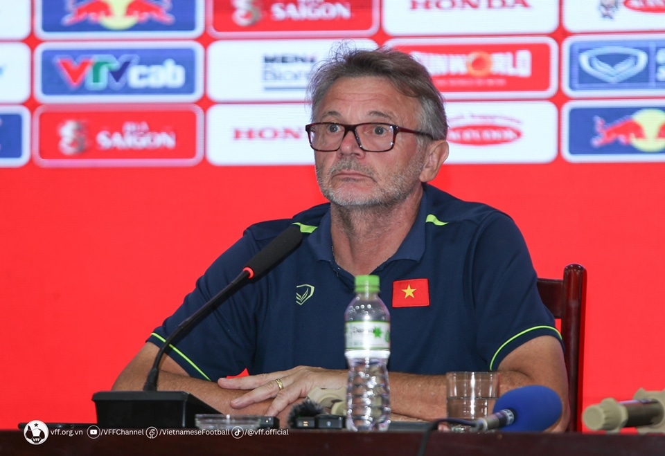 HLV Philippe Troussier: Tôi không gọi cầu thủ dựa trên danh tiếng - Bóng Đá