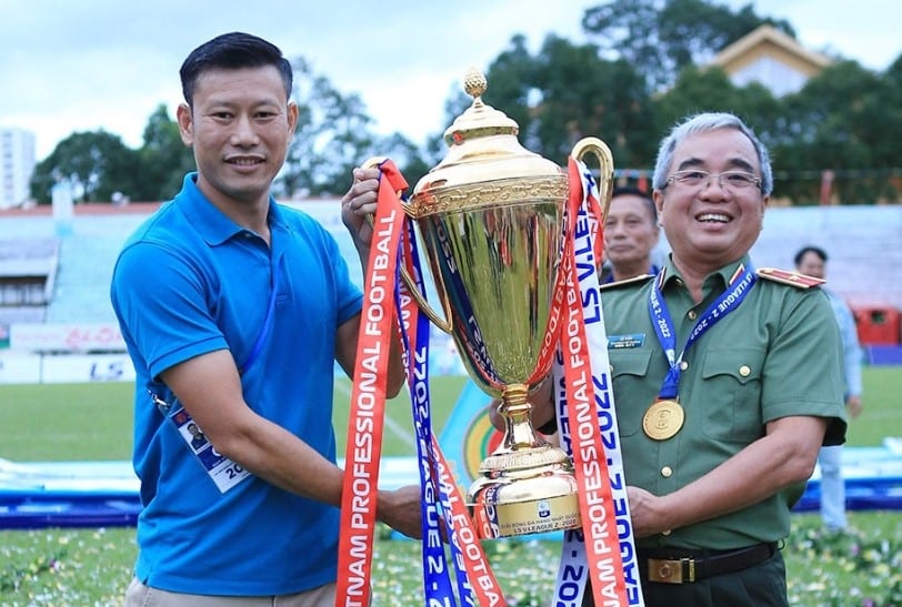 Tân binh V.League 2023 chia tay HLV trưởng - Bóng Đá