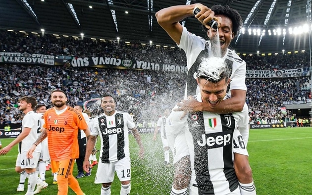 Ronaldo bạc trắng đầu trong ngày Juventus vô địch Serie A - Bóng Đá