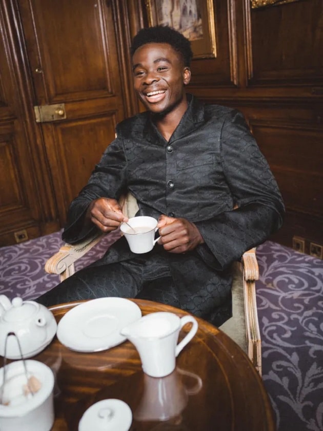 SAK LOOKS BACK Arsenal star Bukayo Saka shows off unseen side in behind-the-scenes photoshoot as he opens up about his childhood - Bóng Đá